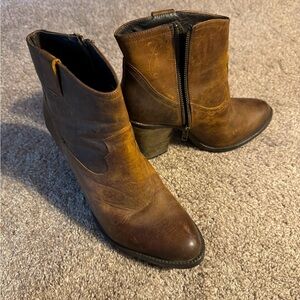 musse and cloud leather boots, like new